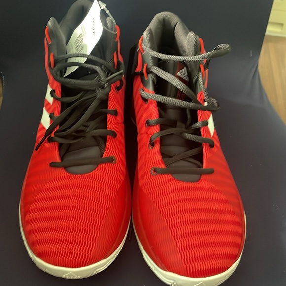 ADIDAS Pro Spark 2018 - Red/White - Men's Shoes - SIZE 11 BRAND NEW & DS - Picture 2 of 6